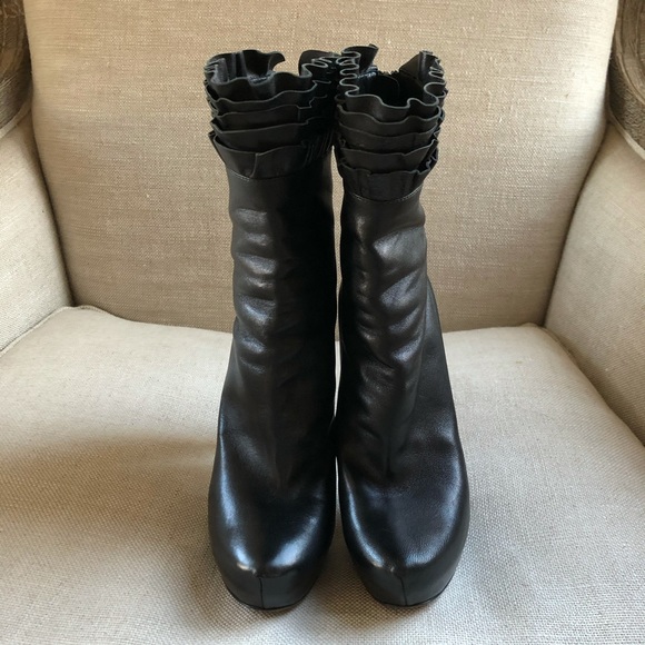 Alaia Ankle Boots Black Leather Zipper Ruffle EUC - Picture 4 of 7